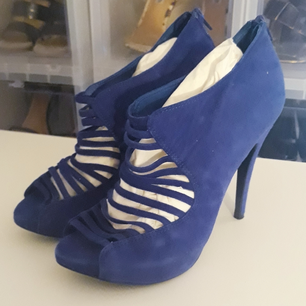 💙Blue Suede Caged Booties - Aldo sz 38/8💙